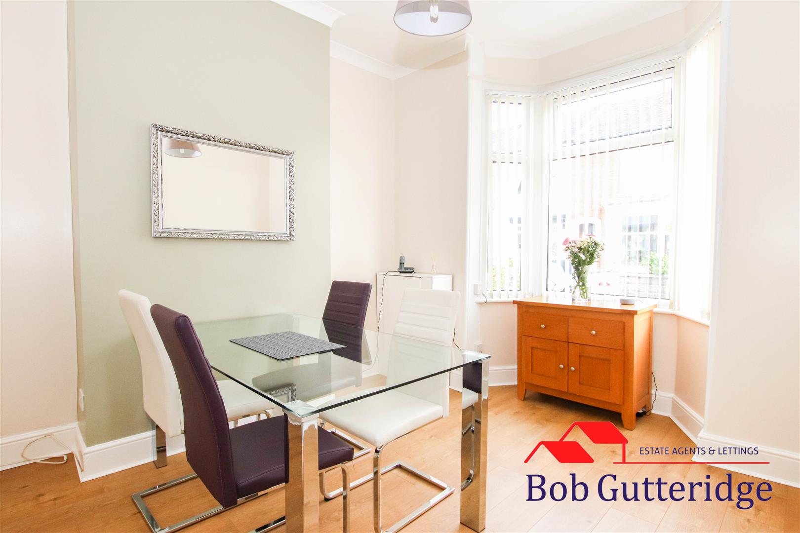 BAY FRONTED DINING ROOM